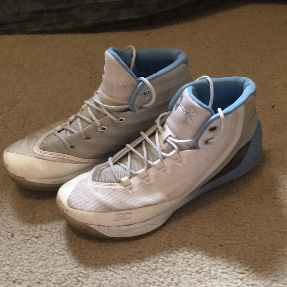 Under Armour Curry Men’s size 13